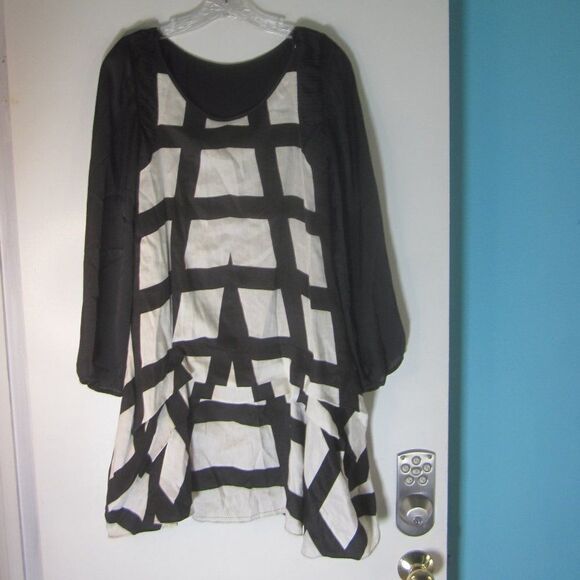 Chloe Womens Size XS Silk Dress Black White Pattern Long Sleeve Asymmetrical Hem - Picture 2 of 12